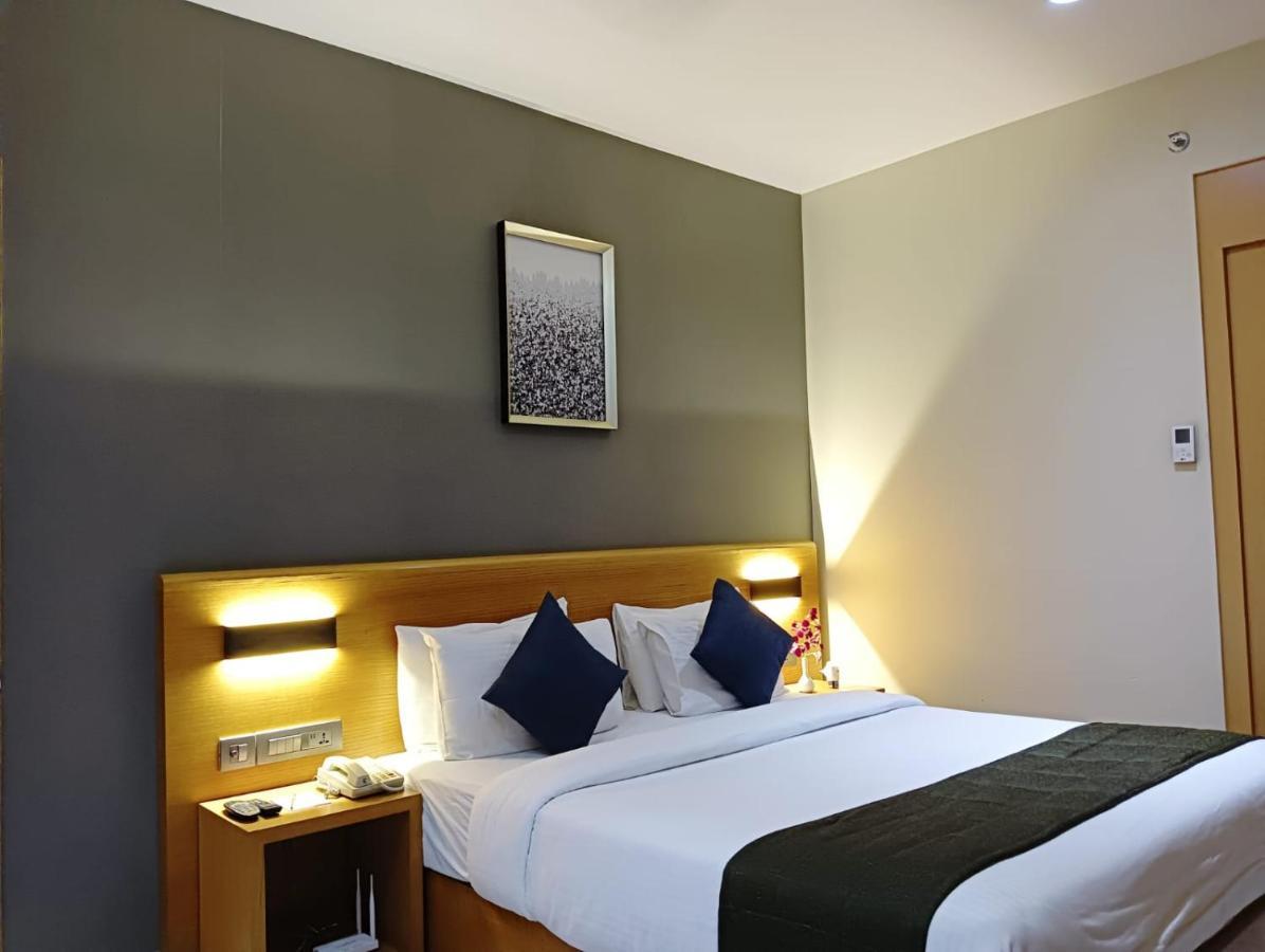 Hotel Suba Elite ואדודרה מראה חיצוני תמונה