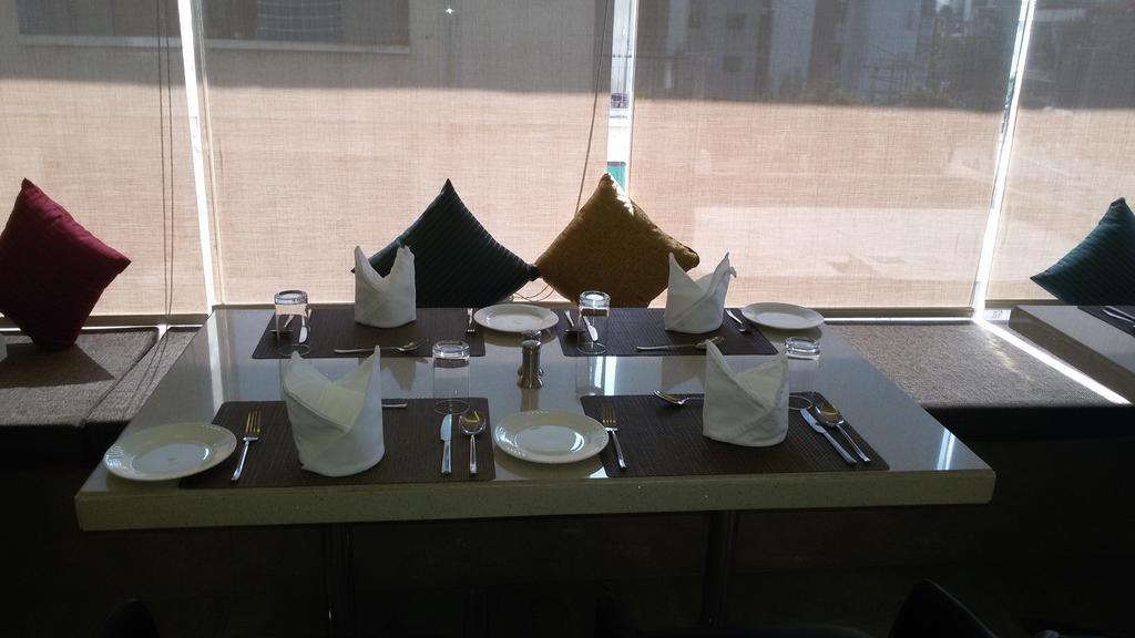 Hotel Suba Elite ואדודרה מראה חיצוני תמונה
